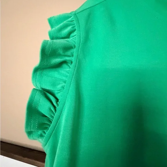 Vibrant Green Women's Top and Shorts Set - Picture 2 of 5